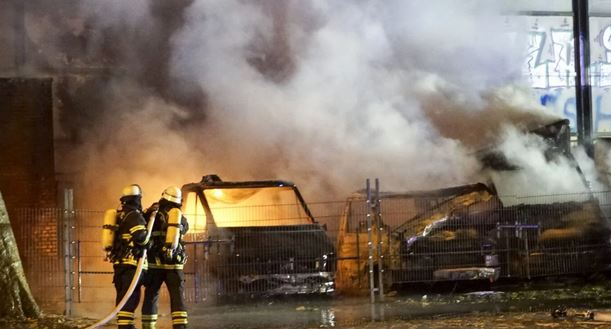Berlin (Germany): Amazon’s parking lot goes up in smoke