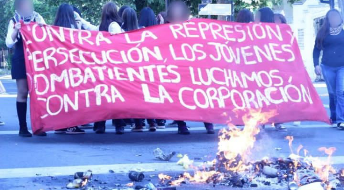 (Chile) Incendiary Strolls in Commemoration of October 18 at Tajamar, Civtorino Lastarria and Manuel Barros Borgoño High Schools