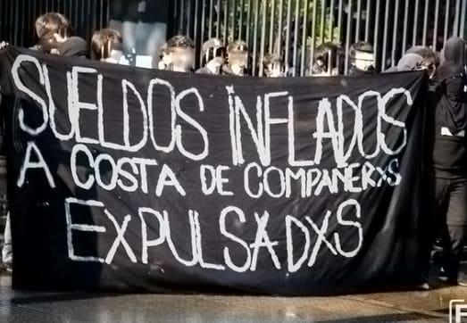 (Chile) Incendiary Stroll at Instituto Nacional in Memory of Denisse Cortés