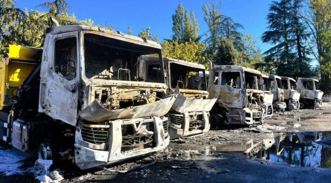 Toulouse (Haute-Garonne): fire to the trucks collaborating with the A69 (France)