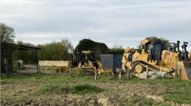 Montreuil-au-Houlme (Orne): Construction Equipment Burned, Construction Site Shut Down. (France)
